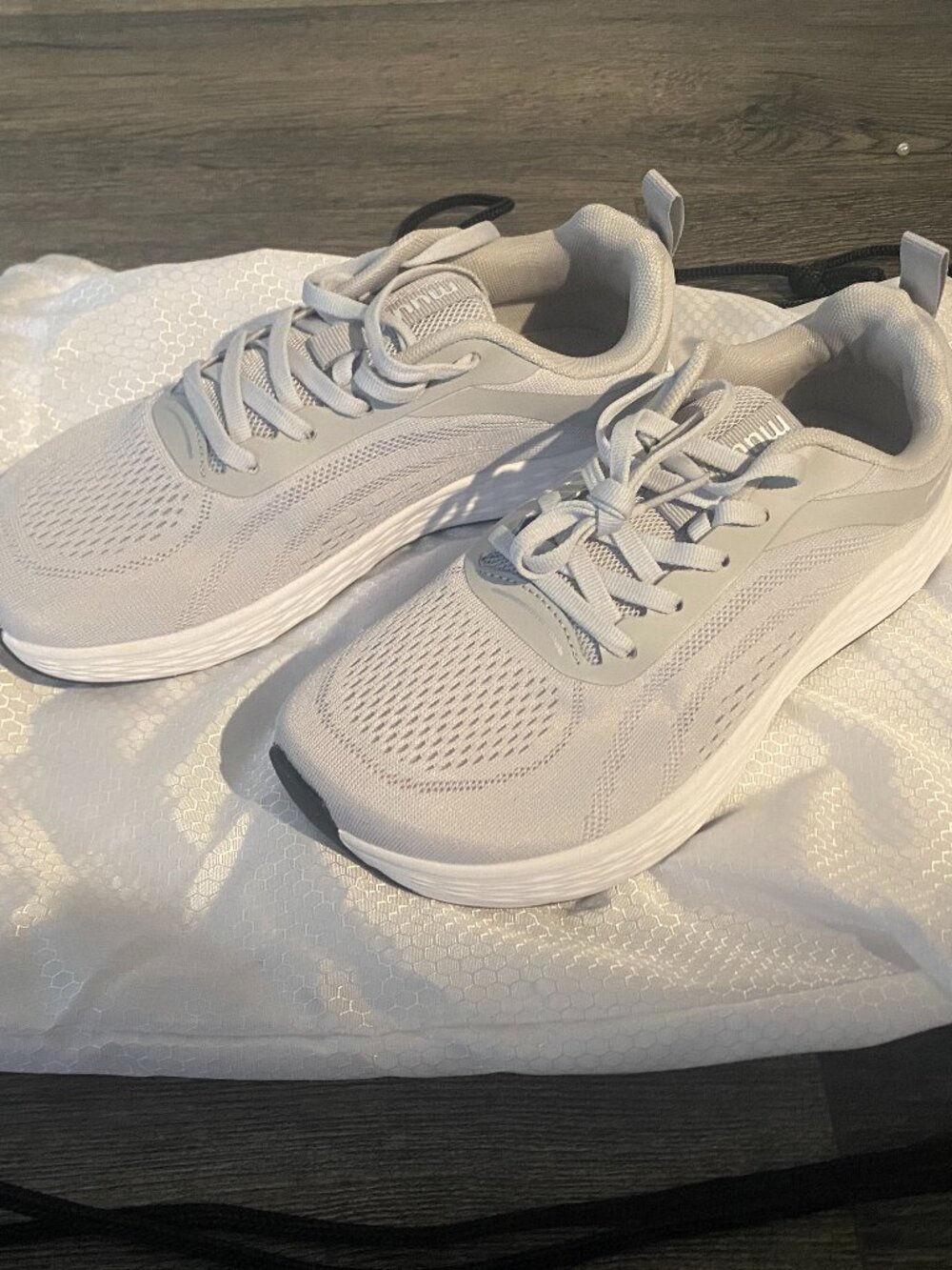 MUUN BRAND NEW PICKLEBALL SNEAKERS WIDE 7.5 38